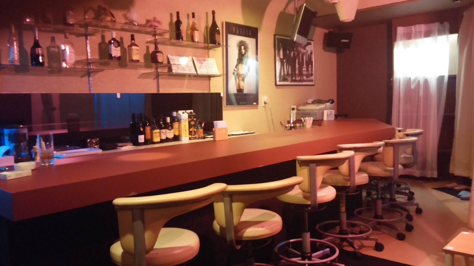 エムズ倶楽部店内